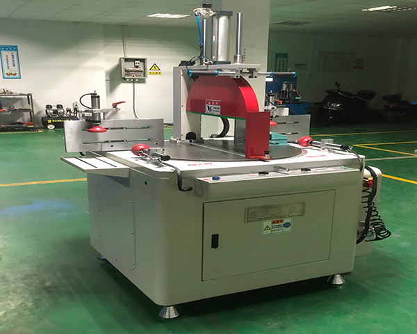 任意角度型材切割機(jī) 任意角度型材切割機(jī)