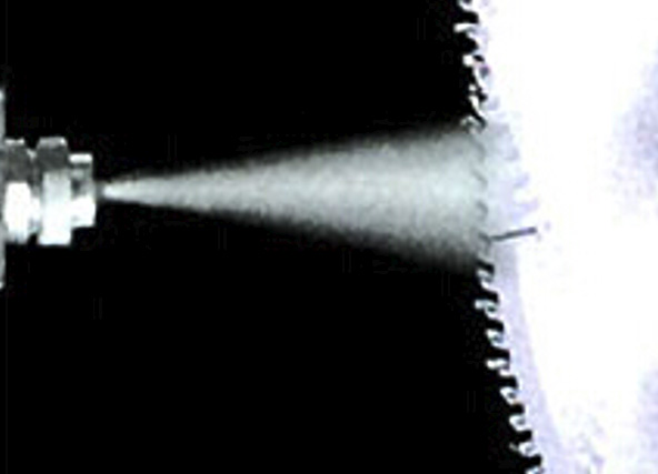 鋁材切割機能不能干切?需要潤滑油嗎?