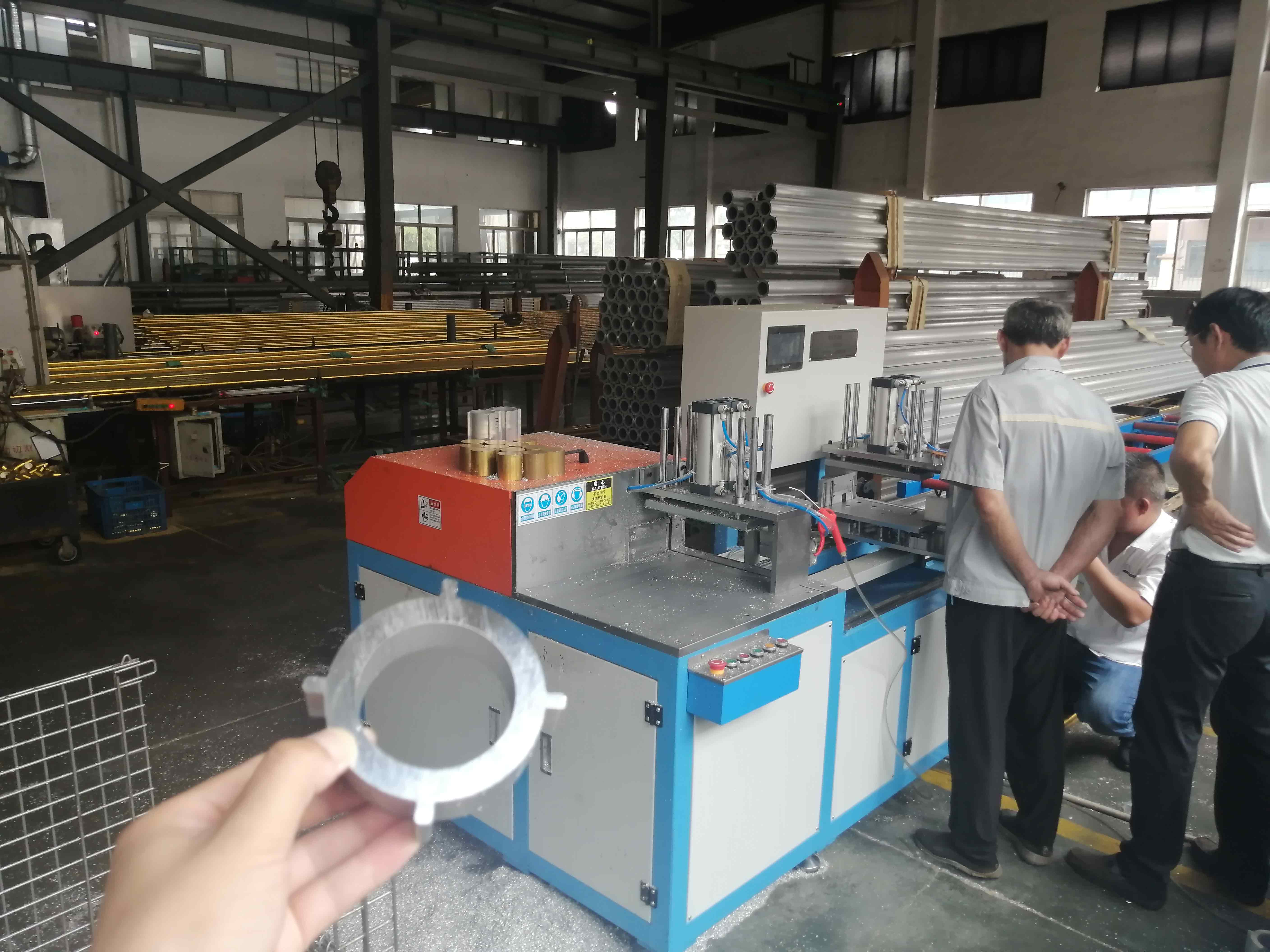 SDY-Q300銅棒下料機客戶現(xiàn)場 SDY-Q300銅棒下料機客戶現(xiàn)場