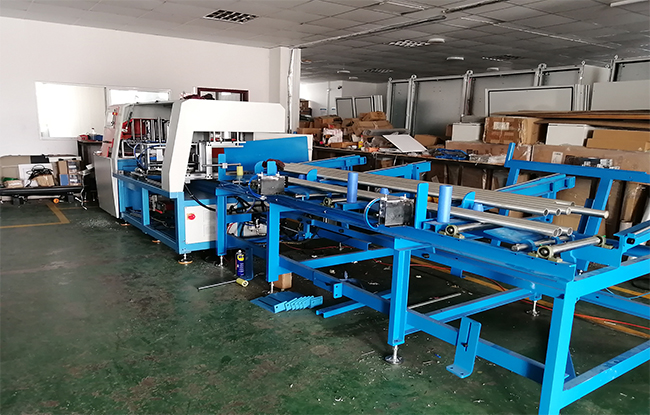 【成都】鋁型材切割鋸床自動上料、鋸切、下料設備已出庫出貨啦