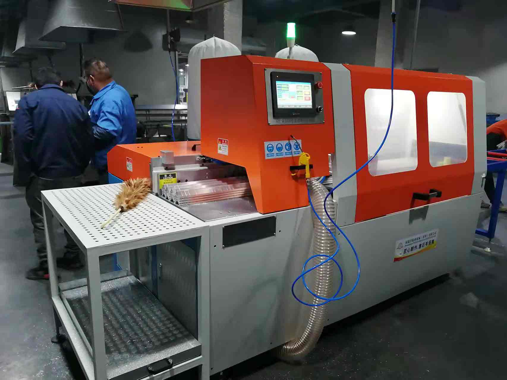 分離式全自動切鋁機-鋁切機-型材切割機客戶現(xiàn)場圖-2 分離式全自動切鋁機-鋁切機-型材切割機客戶現(xiàn)場圖-2